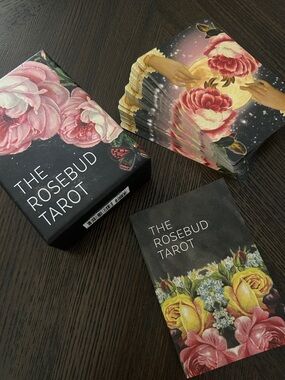 The Rosebud Tarot Deck & Guidebook